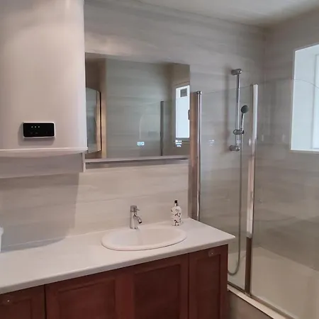 Pretty 4-room In A Quiet Area 3 Bedrooms *