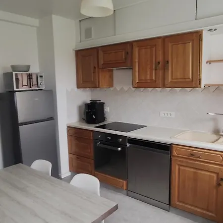 Апартаменты Pretty 4-room In A Quiet Area 3 Bedrooms