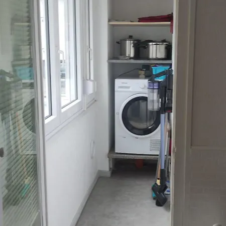Апартаменты Pretty 4-room In A Quiet Area 3 Bedrooms Страсбург