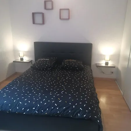 Апартаменты Pretty 4-room In A Quiet Area 3 Bedrooms Страсбург