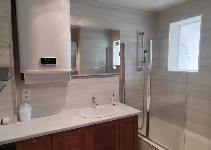 Pretty 4-room In A Quiet Area 3 Bedrooms *