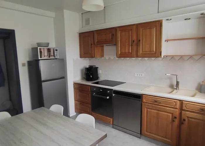Apartmán Pretty 4-room In A Quiet Area 3 Bedrooms