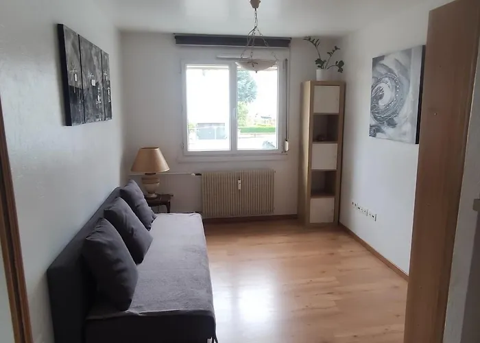 Apartmán Pretty 4-room In A Quiet Area 3 Bedrooms *