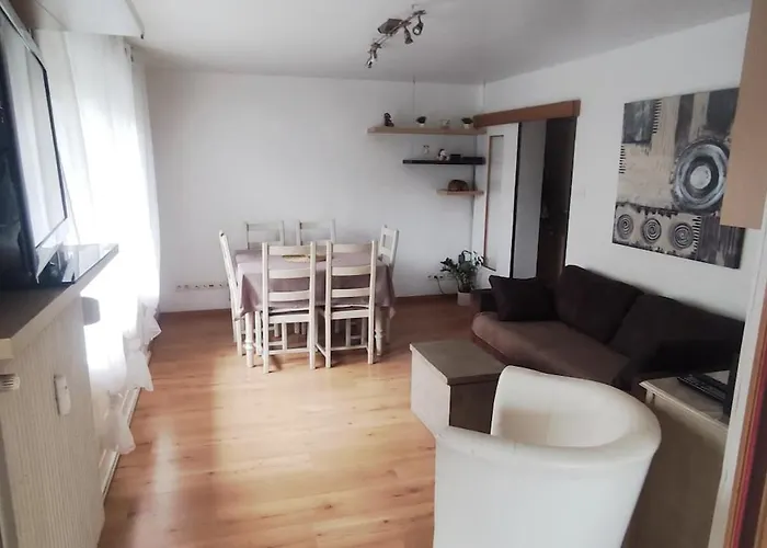 Apartmán Pretty 4-room In A Quiet Area 3 Bedrooms *