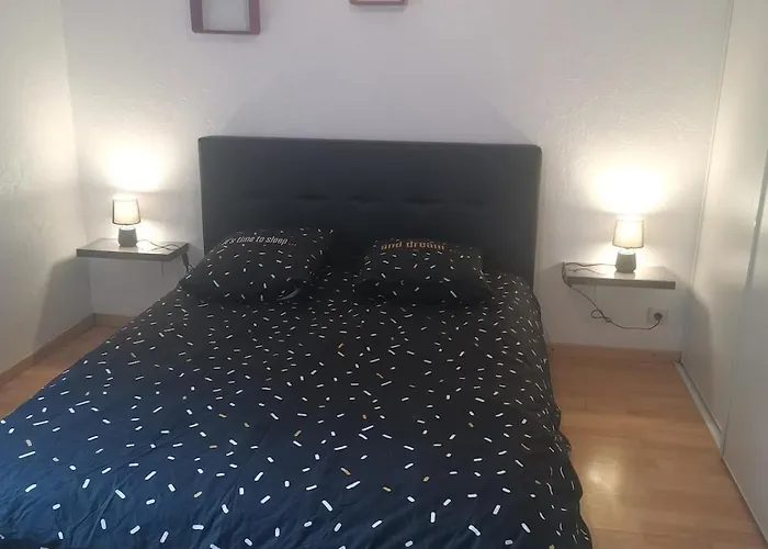 Apartmán Pretty 4-room In A Quiet Area 3 Bedrooms Štrasburk